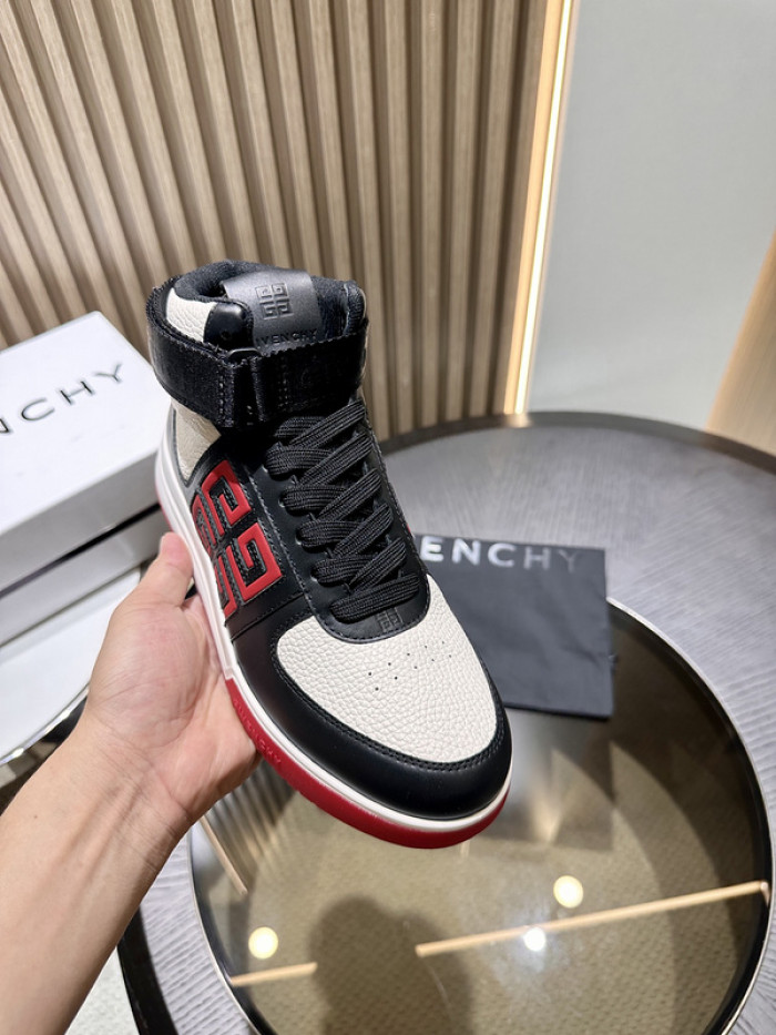 GIVENCHY SNEAKER