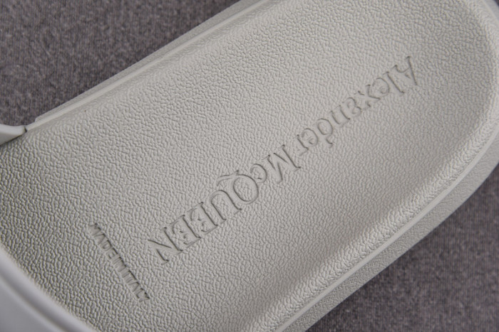 A1exa*der Mcqv*en SANDALS