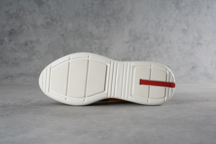 Pra*a sneaker