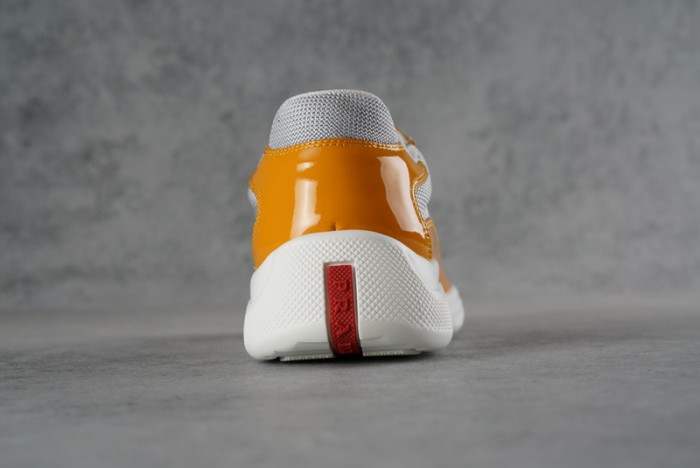 Pra*a sneaker