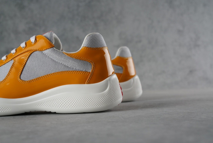 Pra*a sneaker
