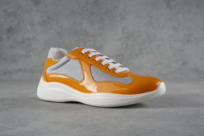 Pra*a sneaker