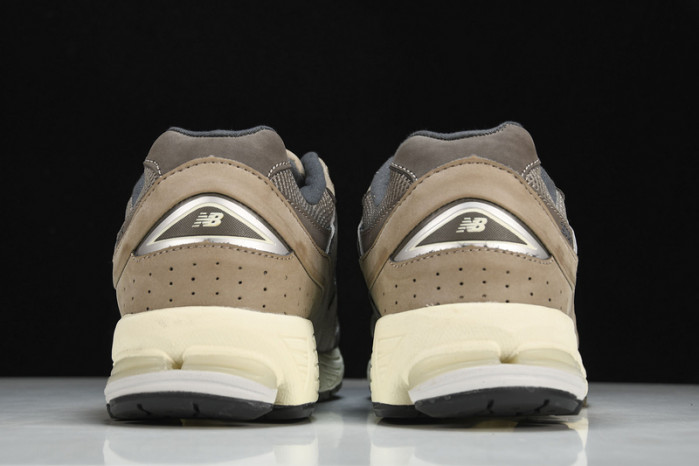 New Balance M2002RAW