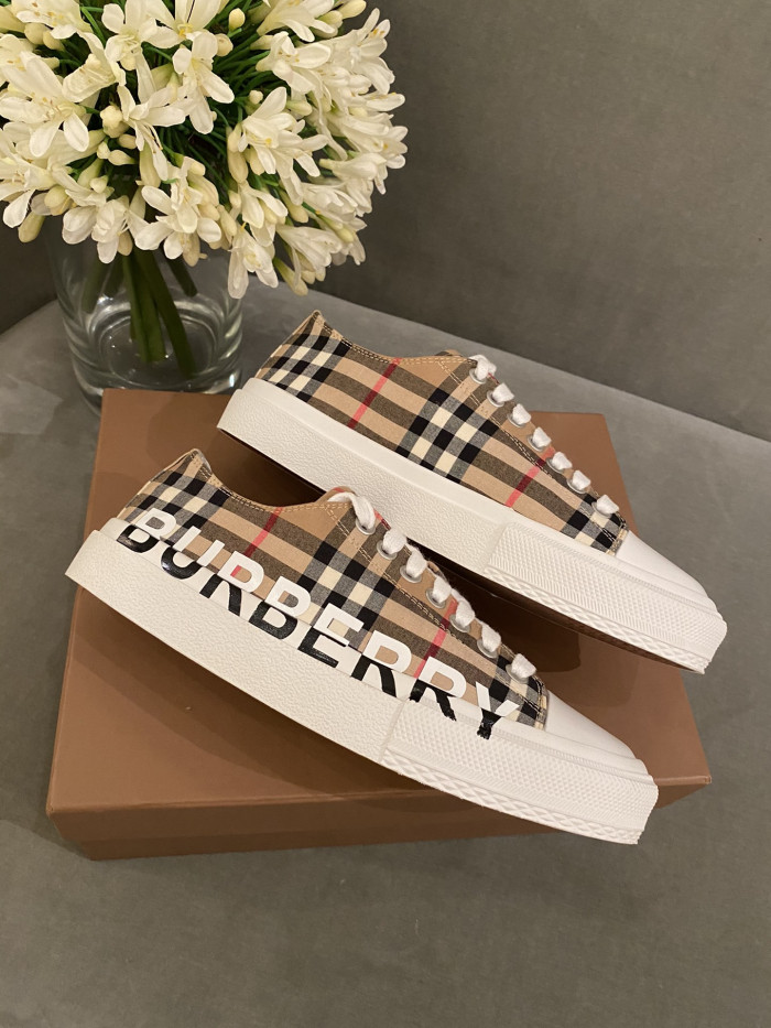 BUBERRY SNEAKER