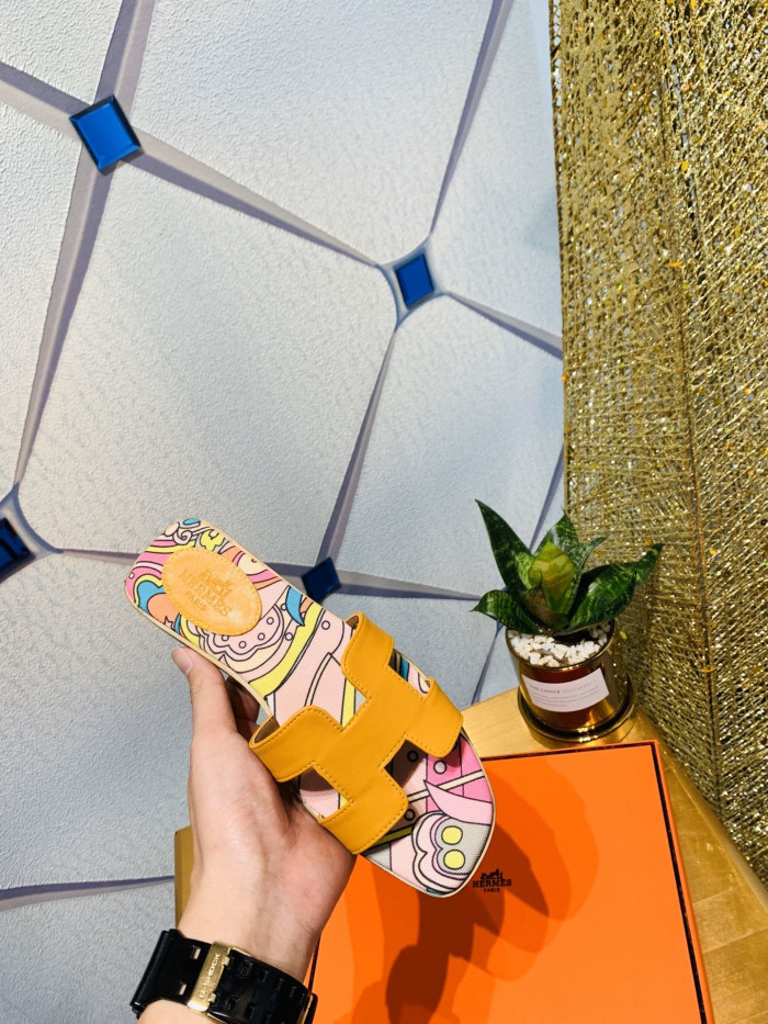 H**me5 SANDALS