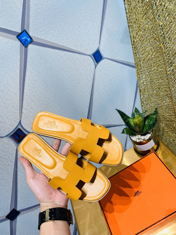 H**me5 SANDALS