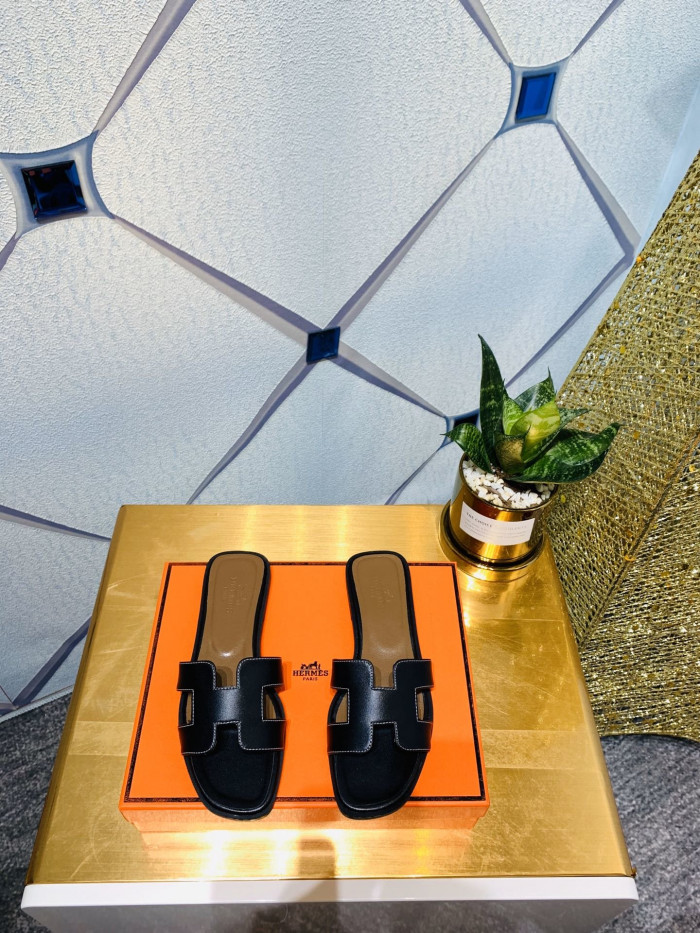 H**me5 SANDALS