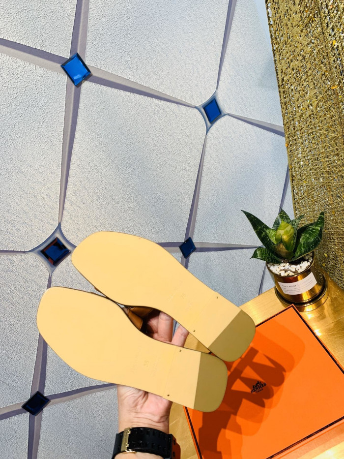H**me5 SANDALS