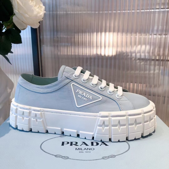 Pra*a sneaker