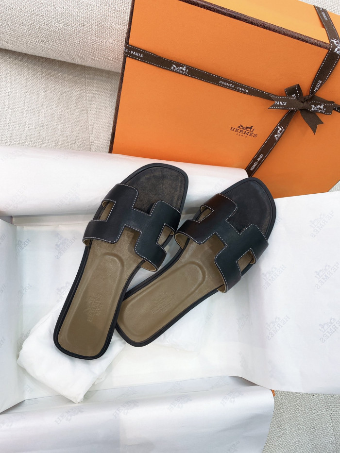 H**me5 SANDALS
