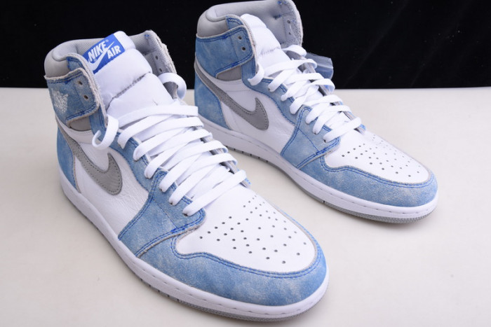 Air Jordan 1 Retro High OG "Hyper Royal" 555088-402