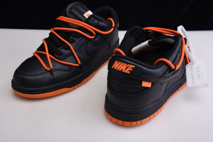 NIKE DUNK LOW