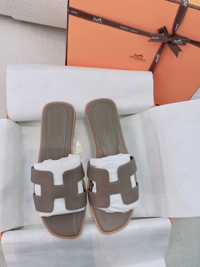 H**me5 SANDALS