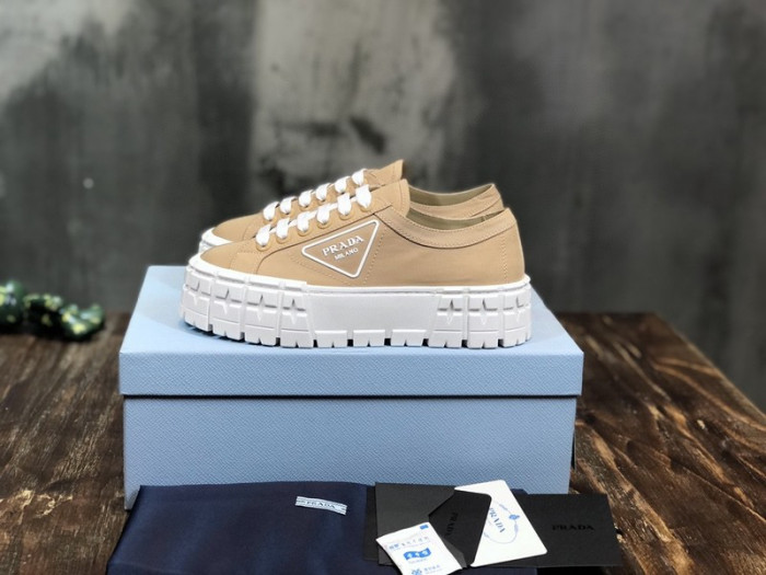 Pra*a sneaker