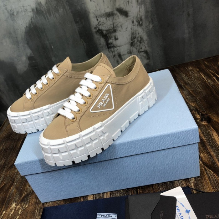 Pra*a sneaker