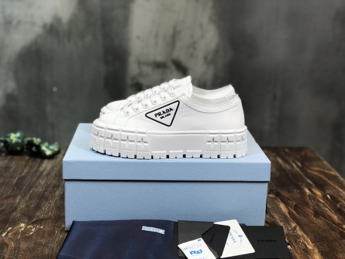 Pra*a sneaker