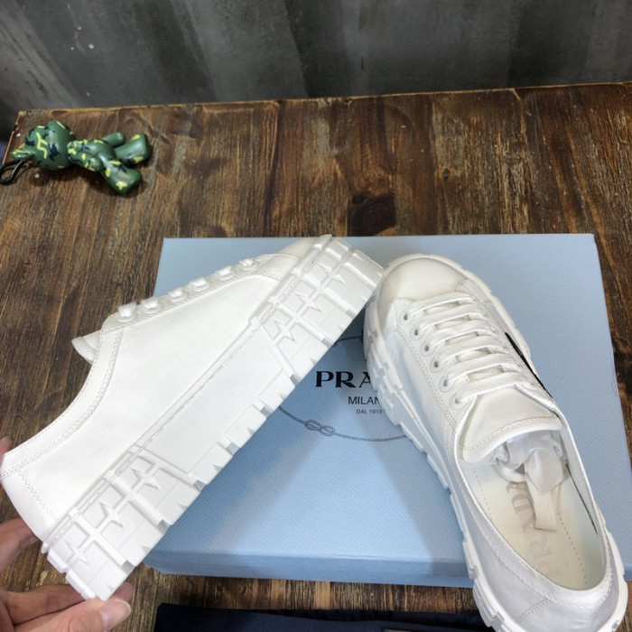Pra*a sneaker