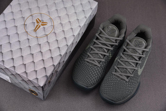 NIKE Zoom Kobe 6“Black Mamba Collection Fade to Black” 869457-007