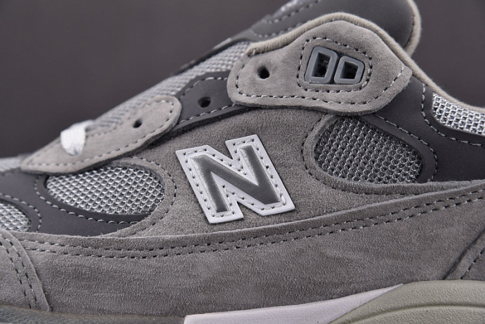 New Balance  M992GR
