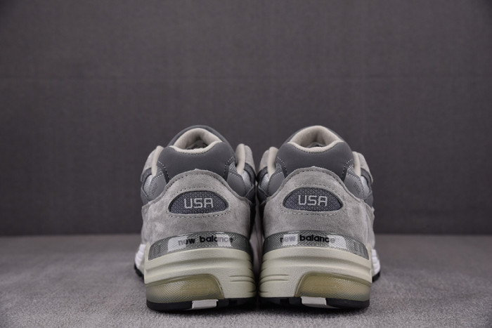 New Balance  M992GR