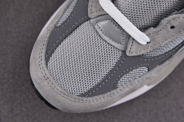 New Balance  M992GR