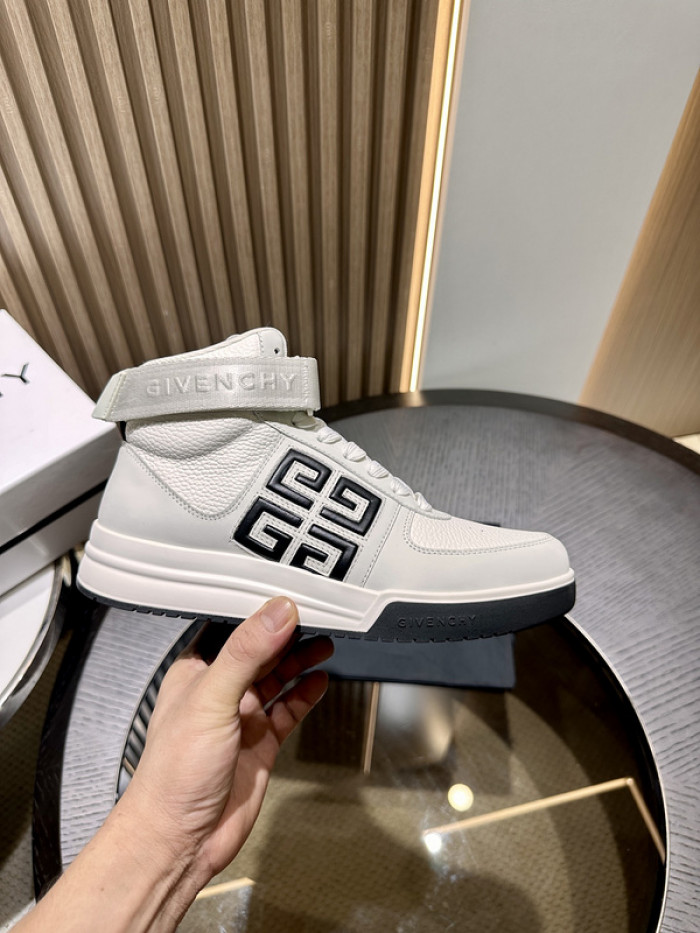 GIVENCHY SNEAKER