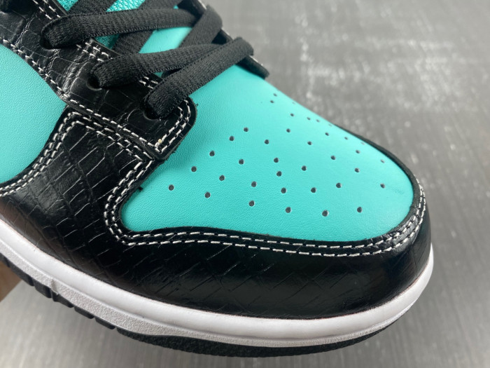 Nike SB Dunk Low Pro x D1am0nd S*pply Co. T*f*ny 304292-402