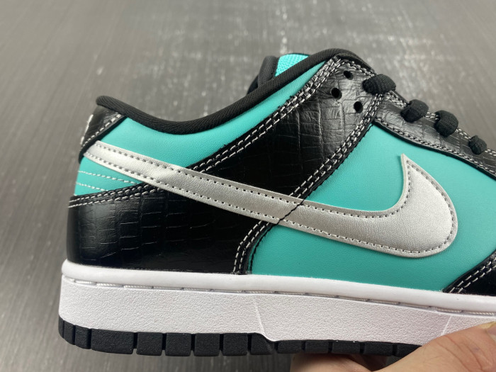 Nike SB Dunk Low Pro x D1am0nd S*pply Co. T*f*ny 304292-402