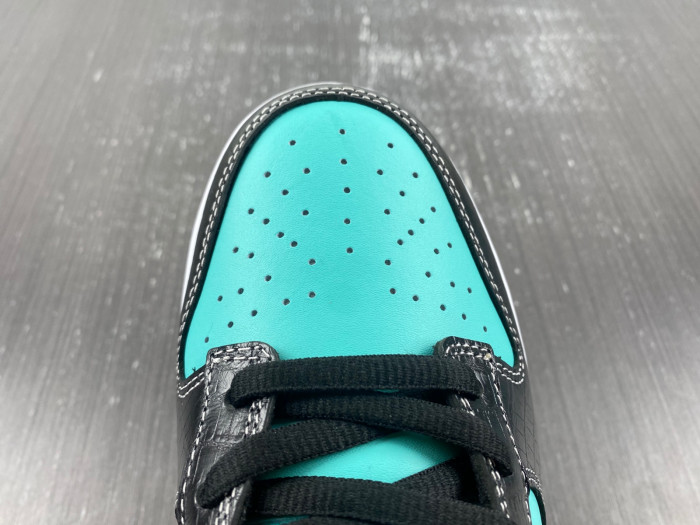 Nike SB Dunk Low Pro x D1am0nd S*pply Co. T*f*ny 304292-402