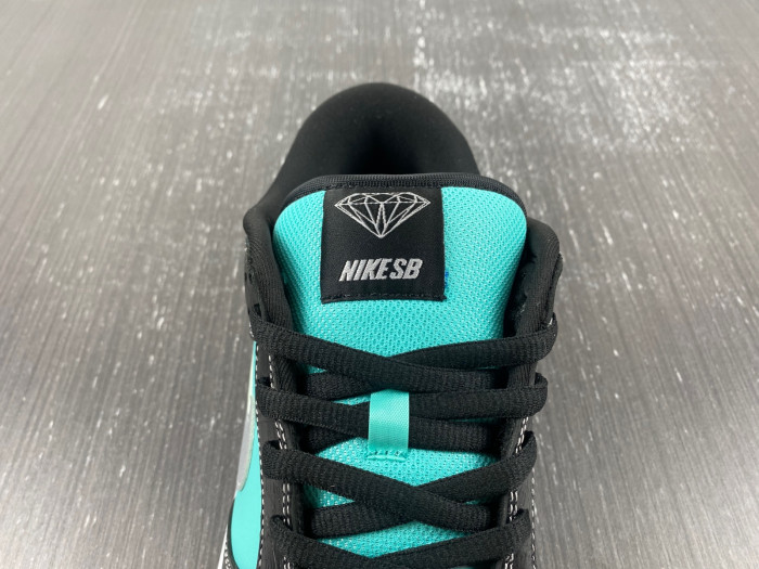 Nike SB Dunk Low Pro x D1am0nd S*pply Co. T*f*ny 304292-402
