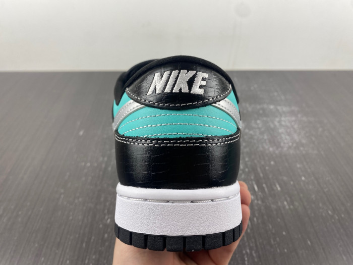 Nike SB Dunk Low Pro x D1am0nd S*pply Co. T*f*ny 304292-402