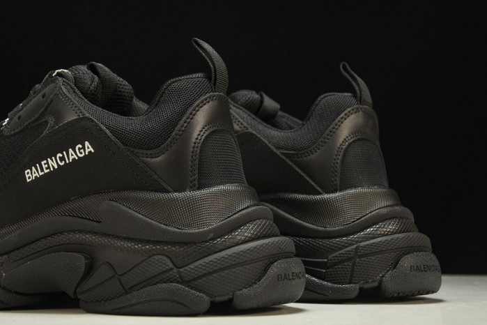 BLCG SNEAKER TRIPLE.S.