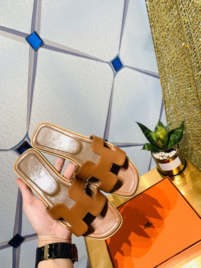 H**me5 SANDALS