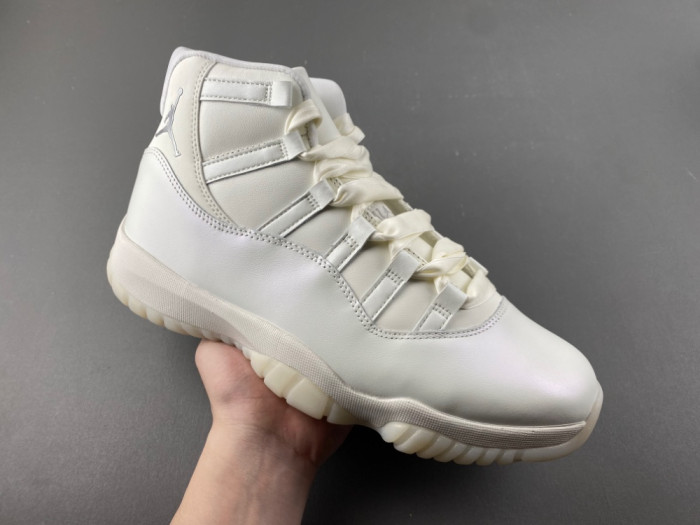 Jordan W Air Jordan 11 Retro Pearl AR0715-110