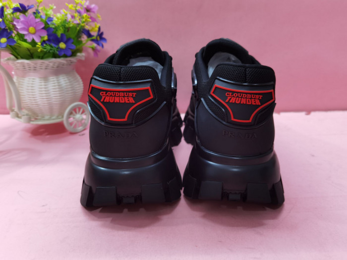 Pra*a sneaker