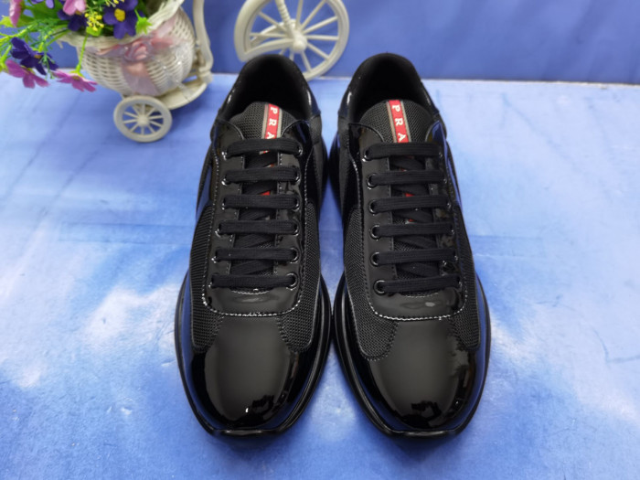 Pra*a sneaker