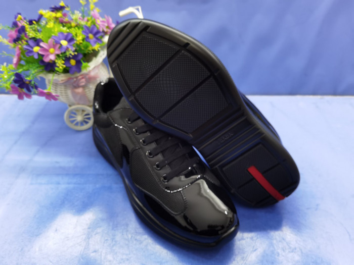 Pra*a sneaker