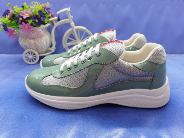 Pra*a sneaker