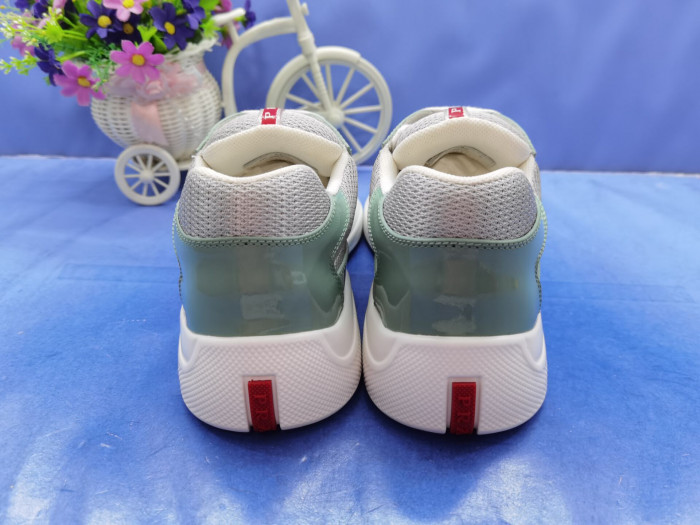 Pra*a sneaker