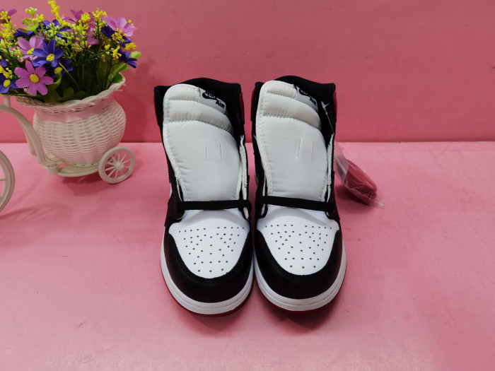 Air Jordan 1 Retro Black Toe 555088-125