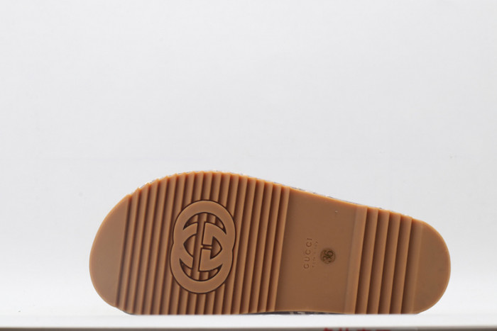 Gvc*1 SANDAL