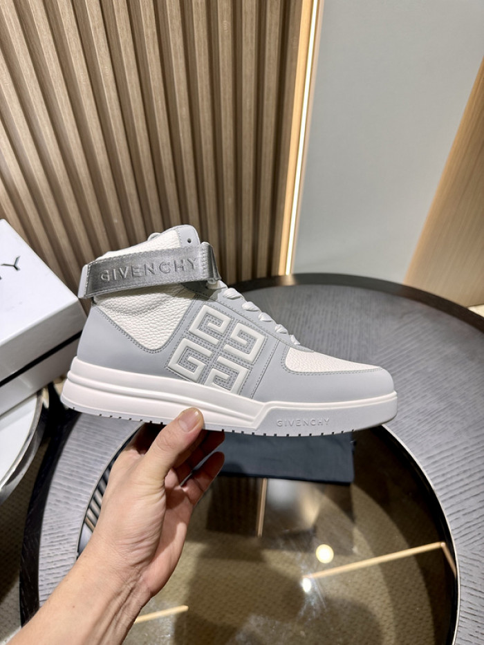 GIVENCHY SNEAKER