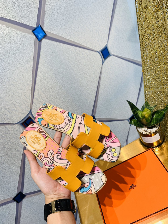 H**me5 SANDALS