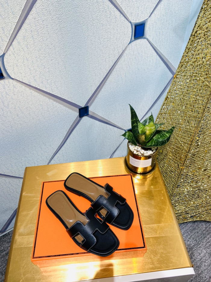 H**me5 SANDALS