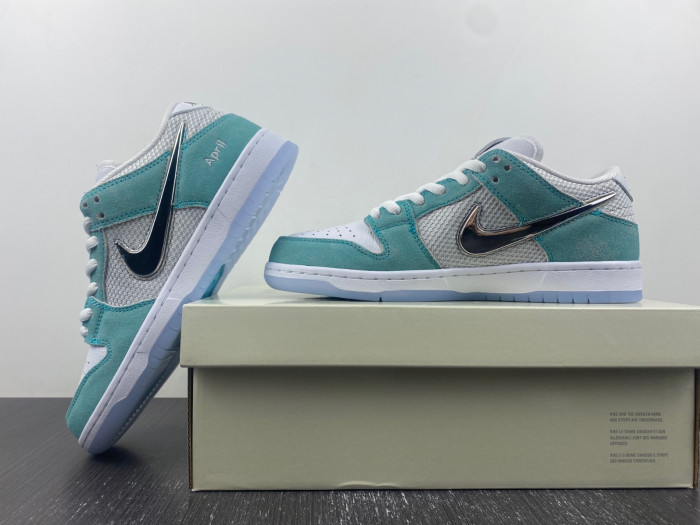 Nike Dunk Low FD2562-400