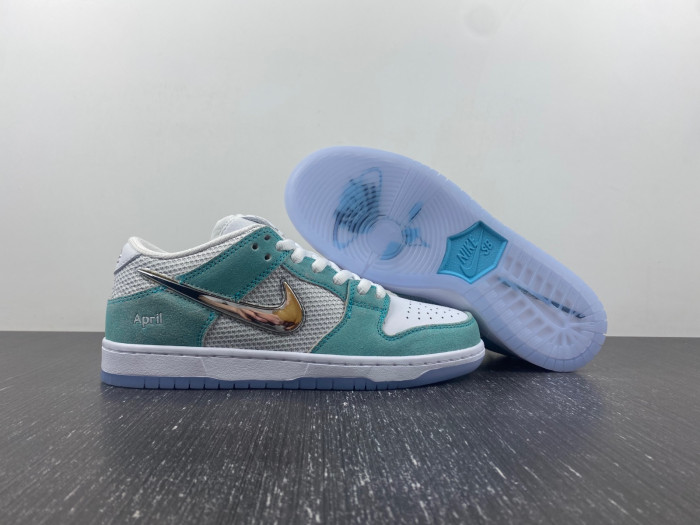 Nike Dunk Low FD2562-400