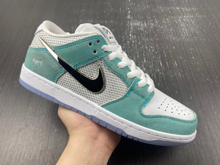 Nike Dunk Low FD2562-400