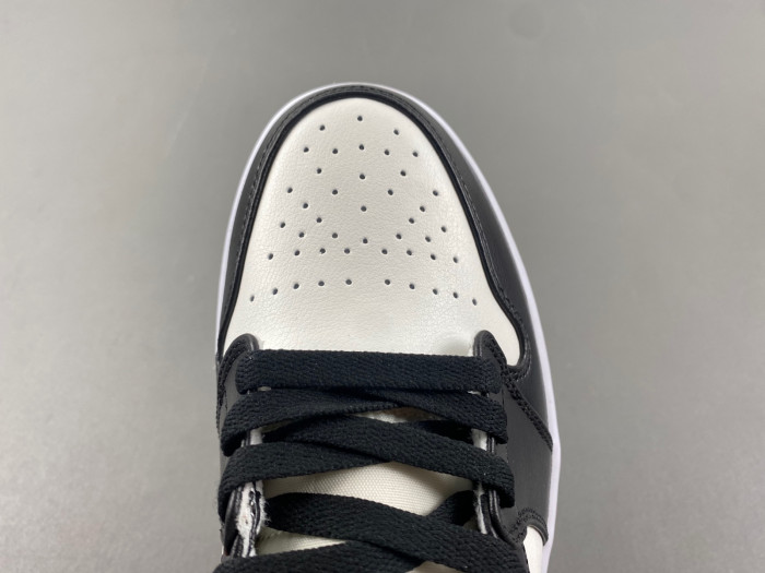 AIR JORDAN 1 MID WOMENS BLACK TOE BQ6472-160