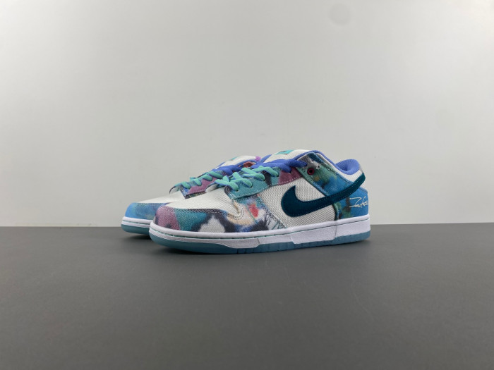 Nike SB Dunk Low x Futura Laboratories HF6061-400