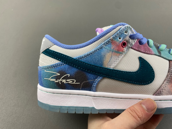 Nike SB Dunk Low x Futura Laboratories HF6061-400